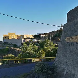 Village. Tony Frias. Country house Fasnia